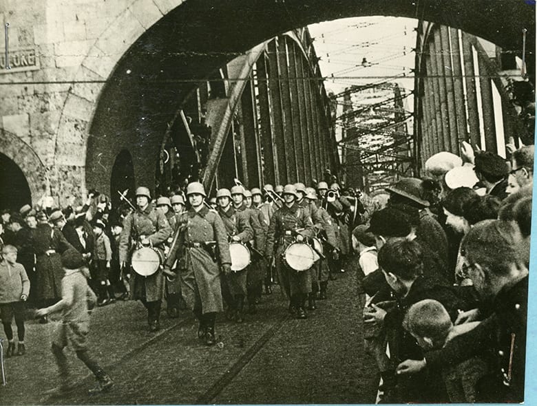 Germans march into Sudenland